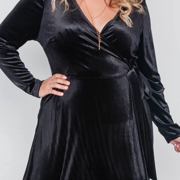 Stunning plus size velvet formal gown maxi dress - Picture 5 of 5